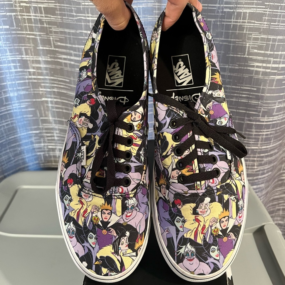 Disney Villain Sneakers laced shoes size 10.5 - Picture 3 of 8